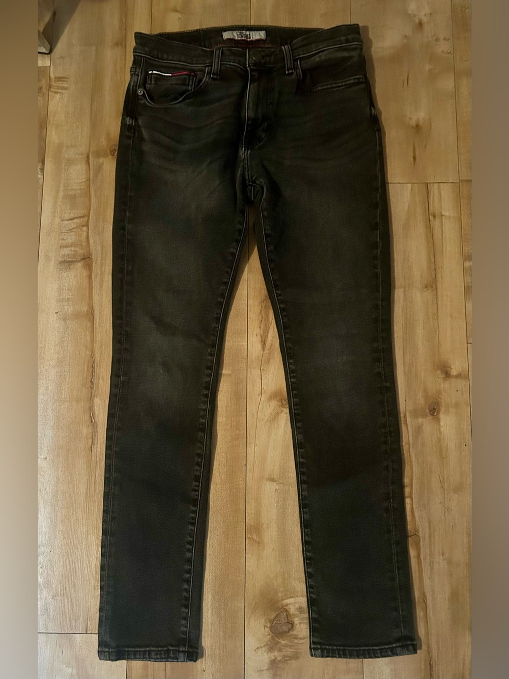 Tommy Hilfiger Dark Gray Faded Slim Skinny Denim Jeans Women’s size 30